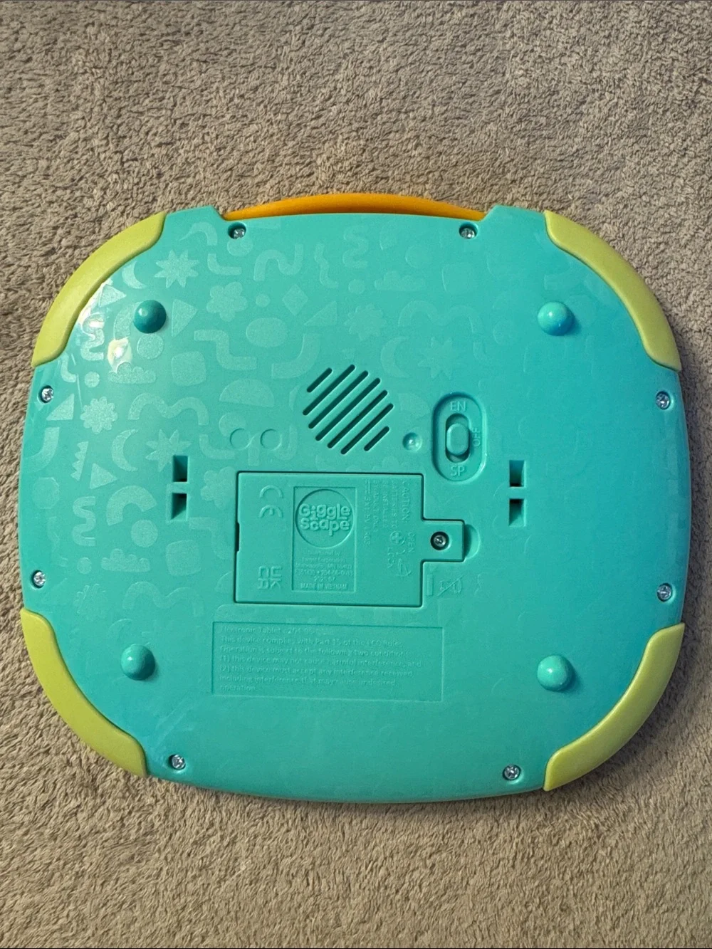 Gigglescape Electronic Learning Tablet with Light Soft Handle Bilingual Target